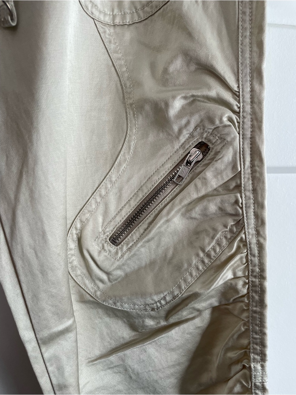 Y2K BCBGMAXAZRIA Metallic Silver Satin Cargo Zip Pants Futuristic Utility Size 6 - Picture 4 of 9